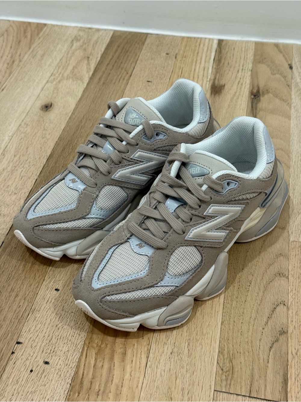 New Balance 9060 Sneakers Driftwood / Timberwolf - Picture 5 of 8